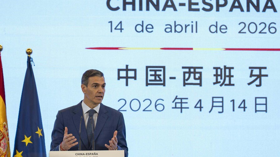 España desafía la tendencia y aprueba una regularización extraordinaria de migrantes España desafía la tendencia y aprueba una regularización extraordinaria de migrantes