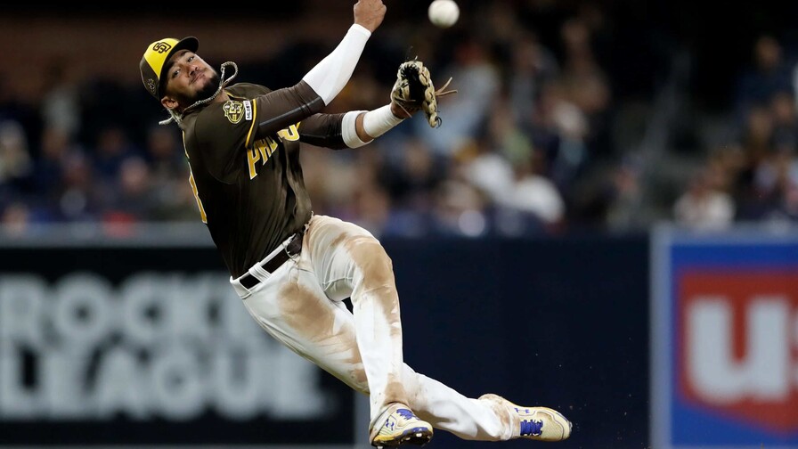 Fernando Tatis Jr. prueba versatilidad con su regreso al cuadro