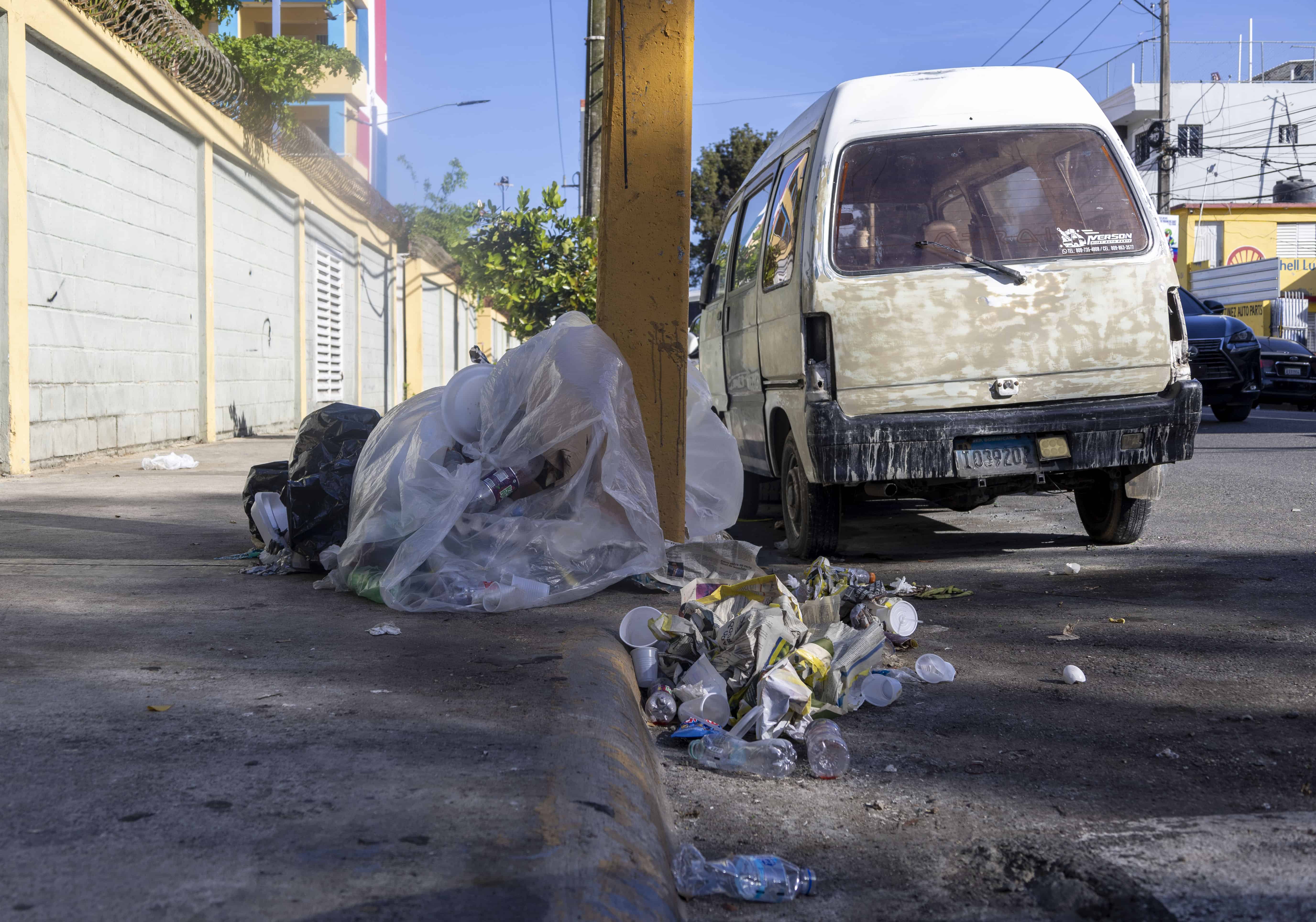 Alrededores de la escuela básica Mercedes Sepúlveda en el Ensanche Luperón.