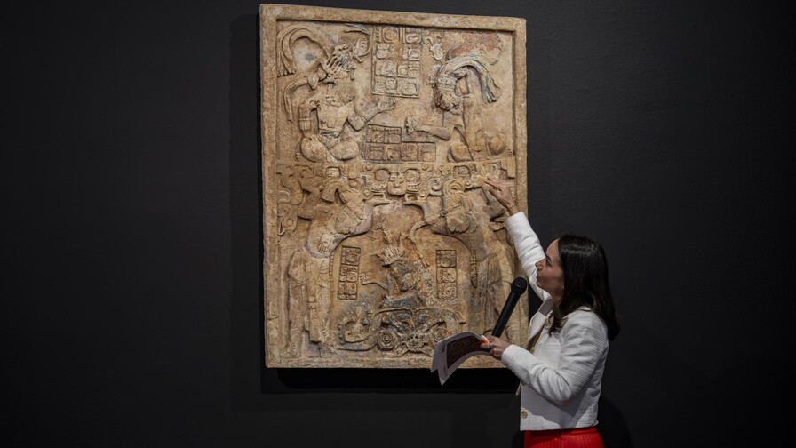 El consulado de México en Nueva York recupera un valioso dintel maya El consulado de México en Nueva York recupera un valioso dintel maya