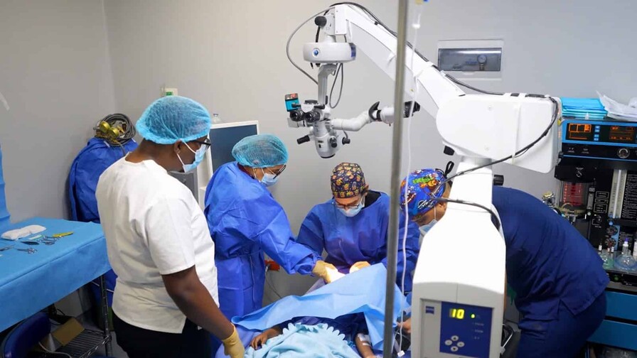 Inabie realiza cirugías oculares gratuitas a nueve estudiantes del sistema público