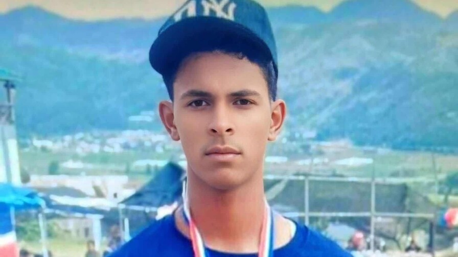Un adolescente muere mientras practicaba béisbol en Constanza Un adolescente muere mientras practicaba béisbol en Constanza