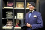 La sombrerería que inventó el bombín cumple 350 años con clientes como Churchill y Beckham