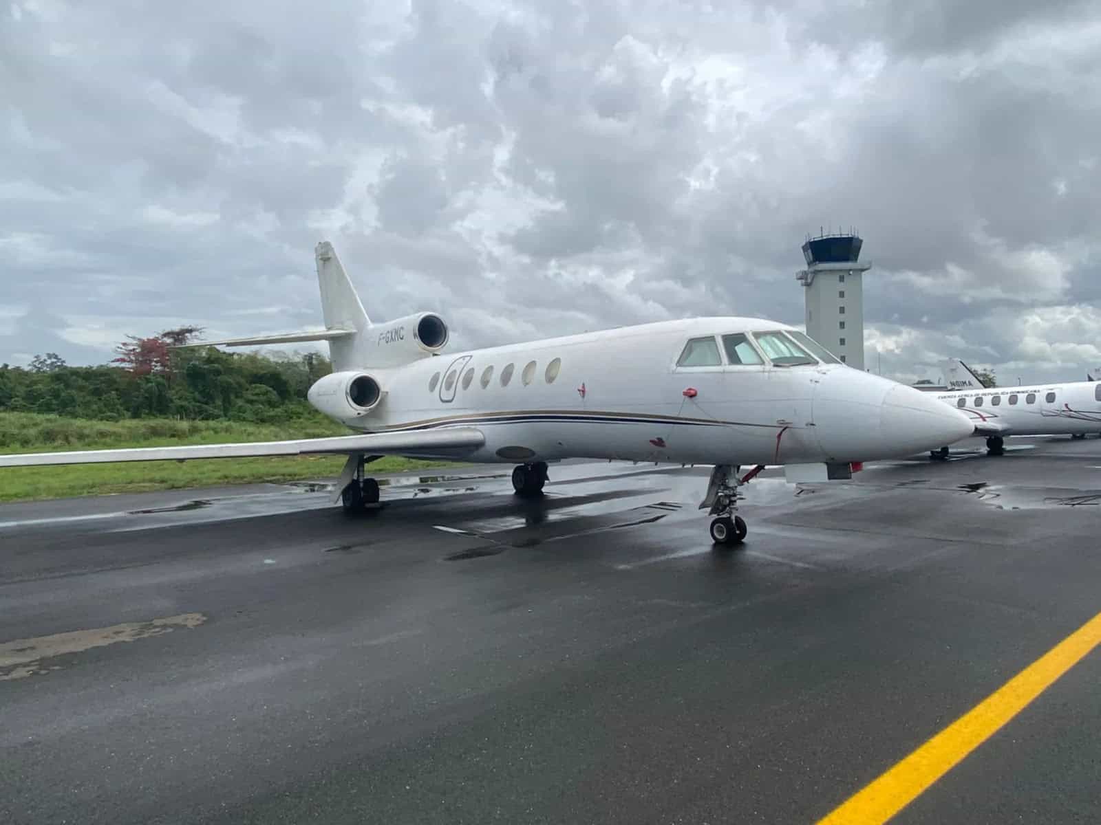 El avión, un Falcón Dassault  50, serie 190, del año 1988, matrícula F-GXMC, con precio base de 95,200,000 pesos