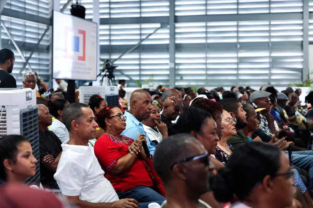 Público presente durante la entrega de títulos