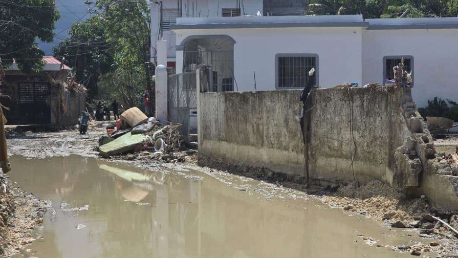 Abinader anuncia reconstrucción de puentes y proyecto habitacional en Villa Montellano