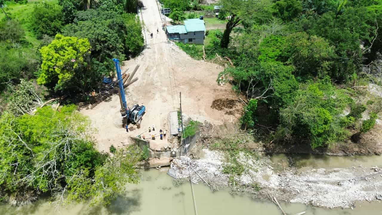 Imágenes de los trabajos para hacer el nuevo puente.