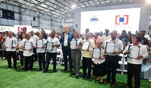 Presidente Abinader entrega 2,000 títulos de propiedad en el polideportivo Domingo Savio