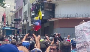 Venezolanos exigen mejores salarios y la oposición clama por elecciones