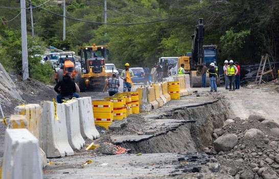 “Uno tiene miedo de que se derrumbe”: reciente socavón agrava el temor de los moradores en Ocoa