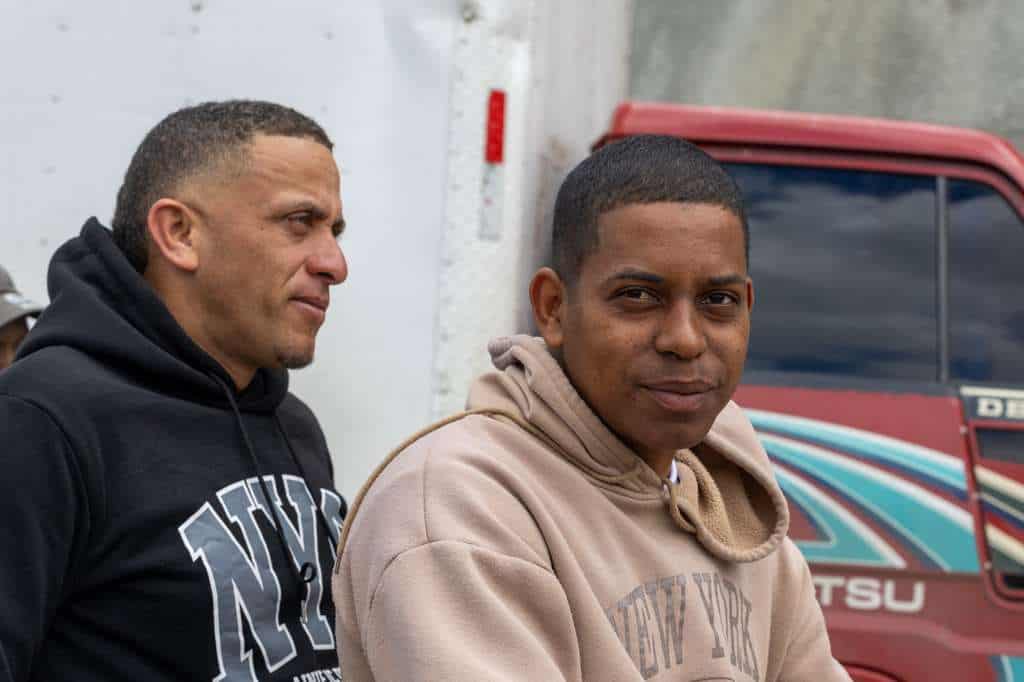 Michael, residente en San José de Ocoa, relata las dificultades que enfrentan para desplazarse tras el colapso de la carretera.