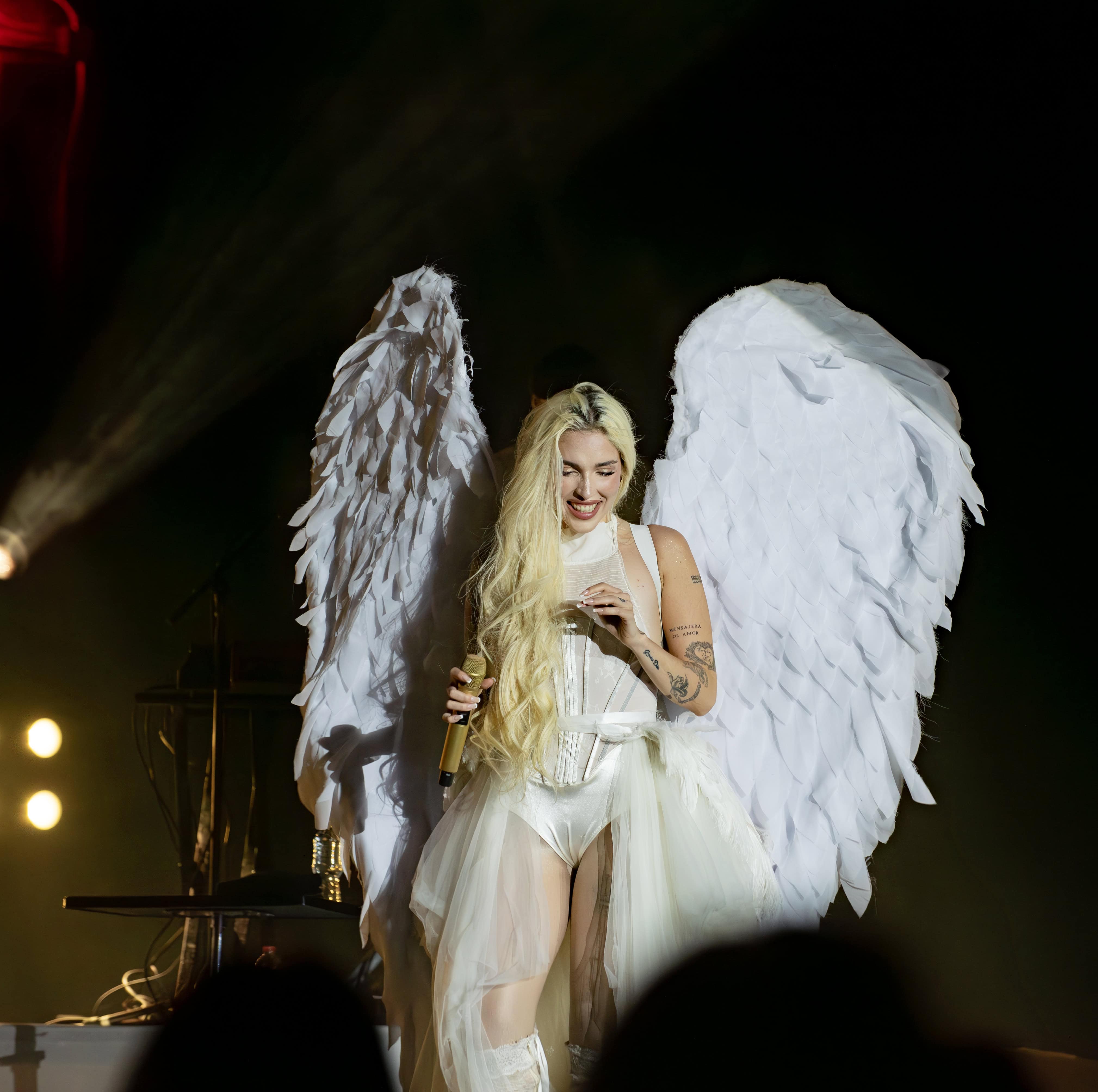 Elena Rose interpretó los temas más representativos de su repetorio.