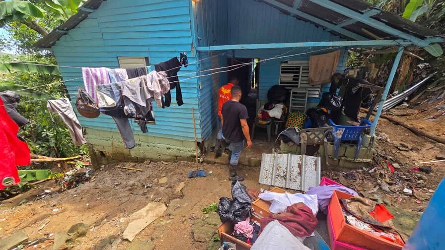 Defensa Civil asiste a afectados por inundaciones en Santiago y Puerto Plata