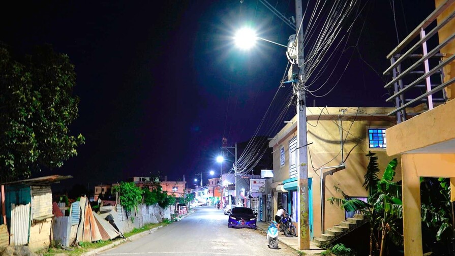 Edesur informa que pone en servicio más de 2,000 lámparas en lo que va de 2026