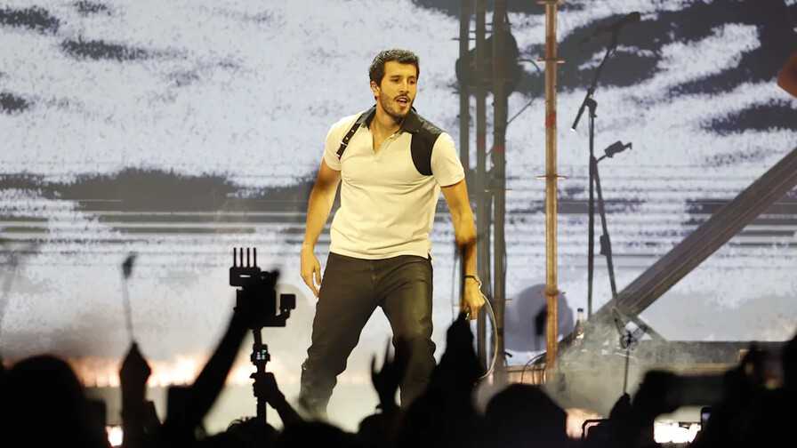 Sebastián Yatra deleita a Bogotá con la melodía de su tour Entre tanta gente