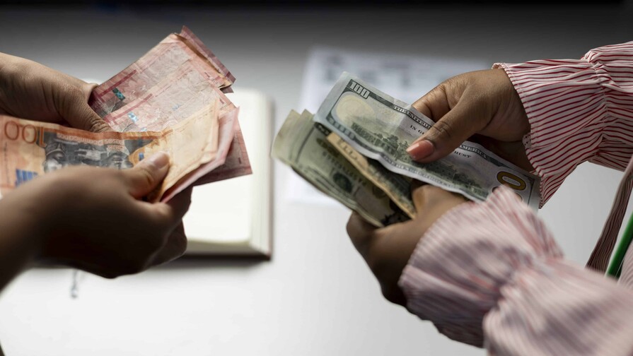 Banco Central rechaza que el peso esté sobrevaluado, como plantean analistas Banco Central rechaza que el peso esté sobrevaluado, como plantean analistas