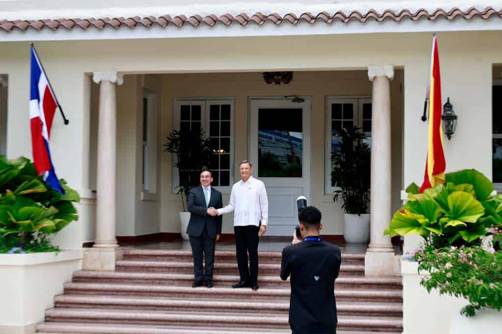 Reunión entre el ministro de Relaciones Exteriores, Roberto Álvarez y su homólogo del Reino de España, José Manuel Albares.