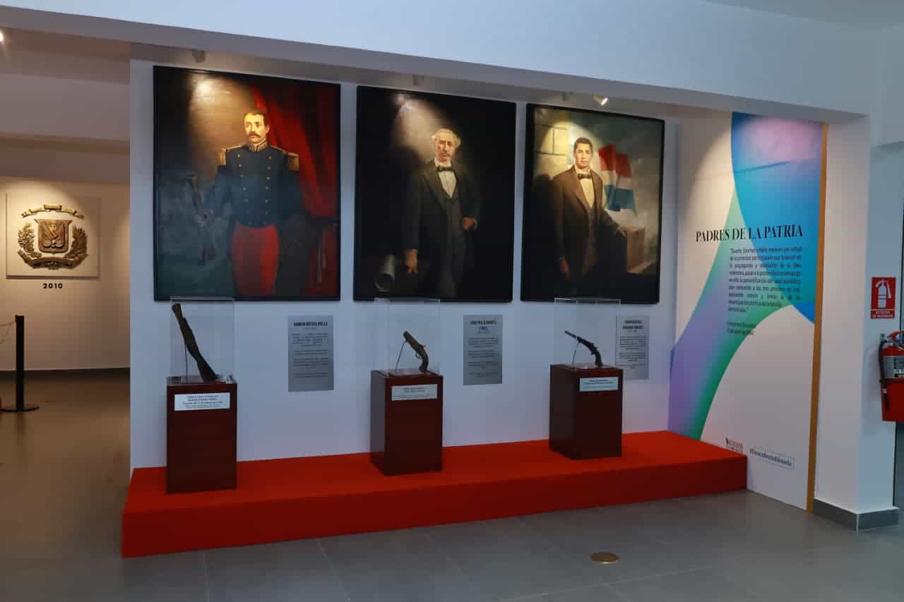 Fotografías exhibidas en la sala La Patria. 