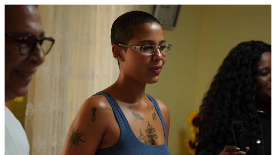 Tokischa dona RD$500 mil a Hogar Crea y comparte cómo superó su adicción con las mujeres ingresadas