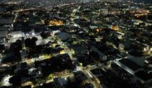 La Alcaldía del Distrito Nacional ilumina el sector San Carlos