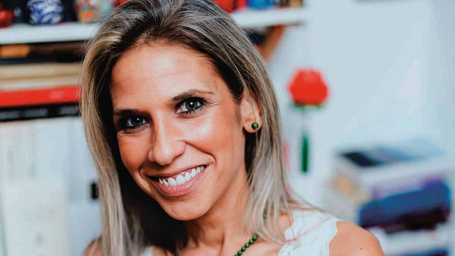 Karina Sainz Borgo: “Se editan tantos libros porque estamos nerviosos. Porque tenemos miedo”