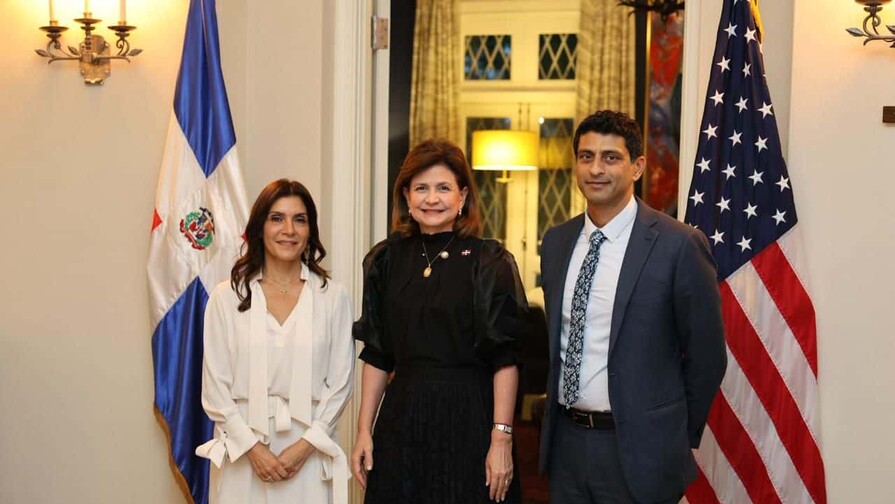 Raquel Peña asiste a bendición de residencia de embajadora de EE. UU.