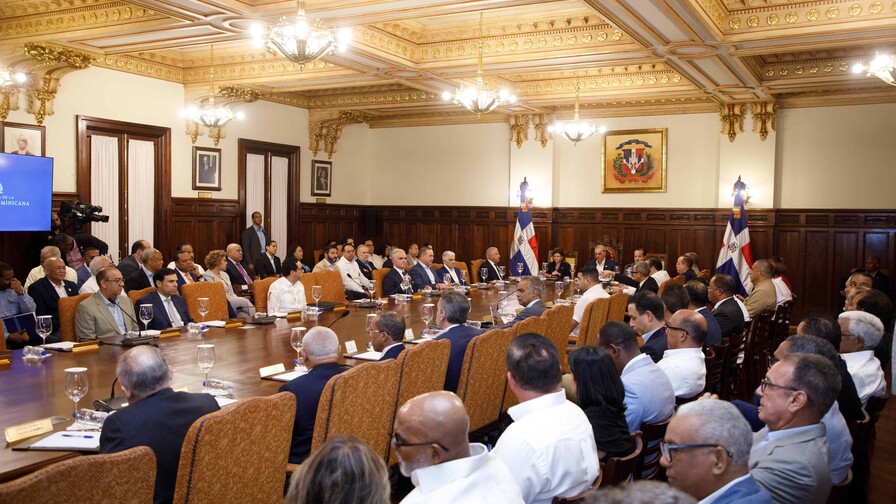 Plan del Gobierno para enfrentar la crisis incluye reducir un 50 % los fondos a partidos políticos Plan del Gobierno para enfrentar la crisis incluye reducir un 50 % los fondos a partidos políticos