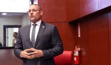 Senador de la Fuerza del Pueblo somete proyecto de ley para regular la usura en créditos