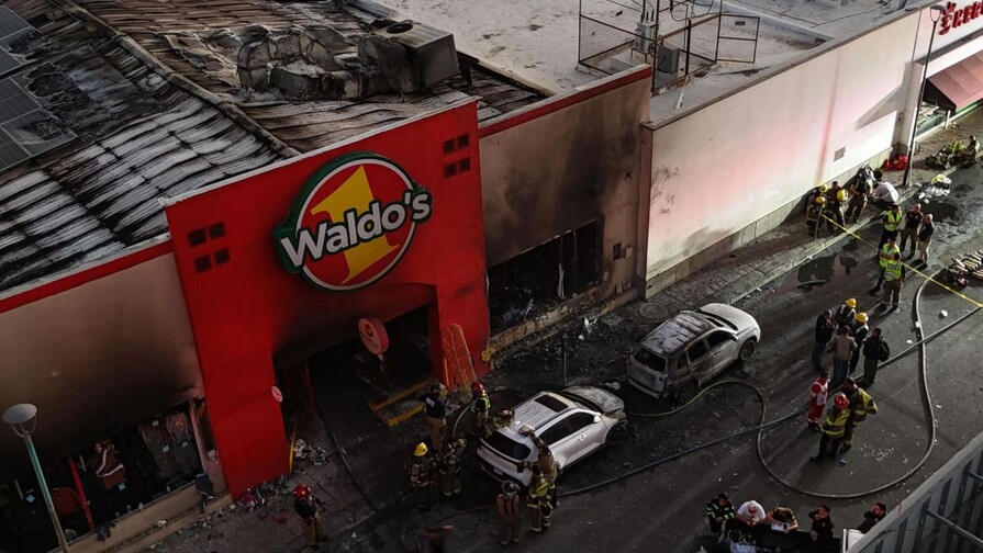 Al menos 5 muertos y 46 heridos deja incendio en plaza comercial del noroeste de México