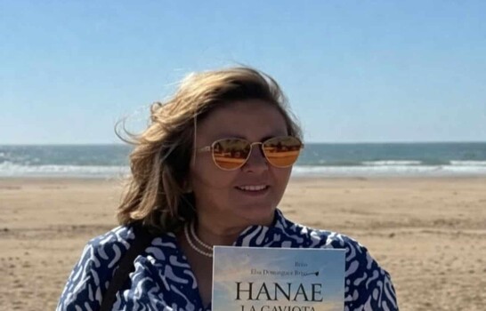 Elsa Domínguez Brito presenta libro en Feria del Libro de Rabat