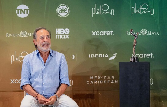 Guillermo Francella agradece el galardón de Honor de Premios Platino Xcaret 2026