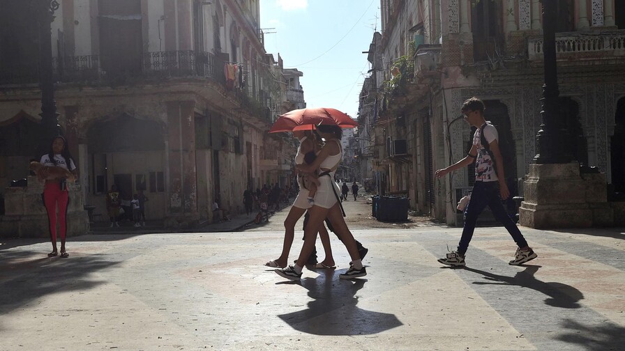 Estados Unidos ofrece ayuda humanitaria de US$100 millones a Cuba