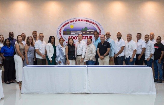 El Centro Cultural Rainieri y la Asociación Dominicana de Transporte Turístico formalizan alianza