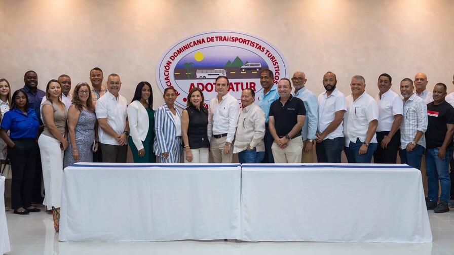 El Centro Cultural Rainieri y la Asociación Dominicana de Transporte Turístico formalizan alianza