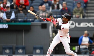 Ángel Martínez explota con 2 jonrones y 4 empujadas, Cleveland sigue firme en la central
