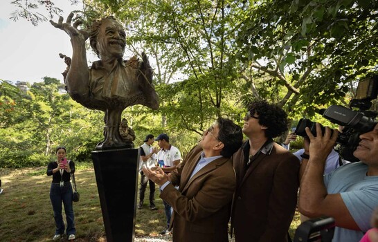 Venezuela rinde homenaje a Gabriel García Márquez con una escultura en Caracas