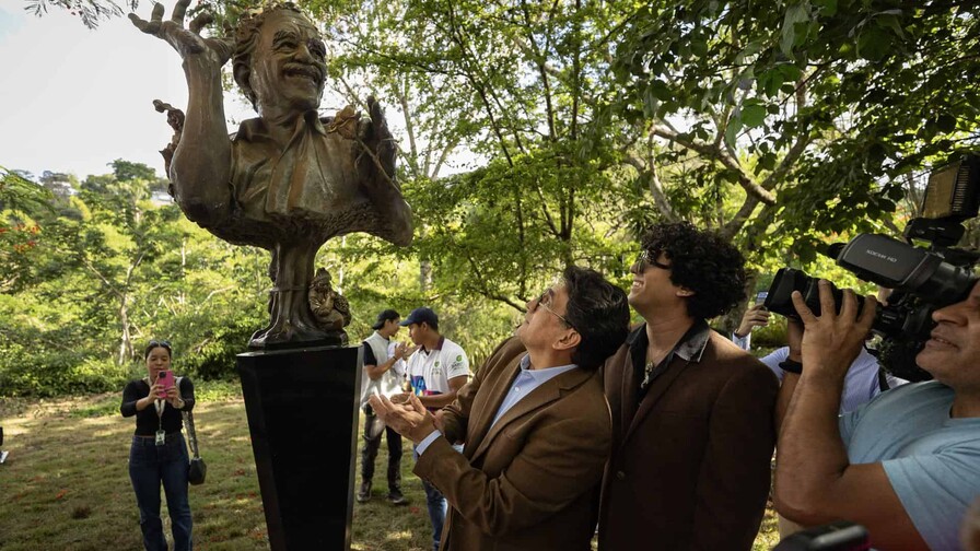 Venezuela rinde homenaje a Gabriel García Márquez con una escultura en Caracas