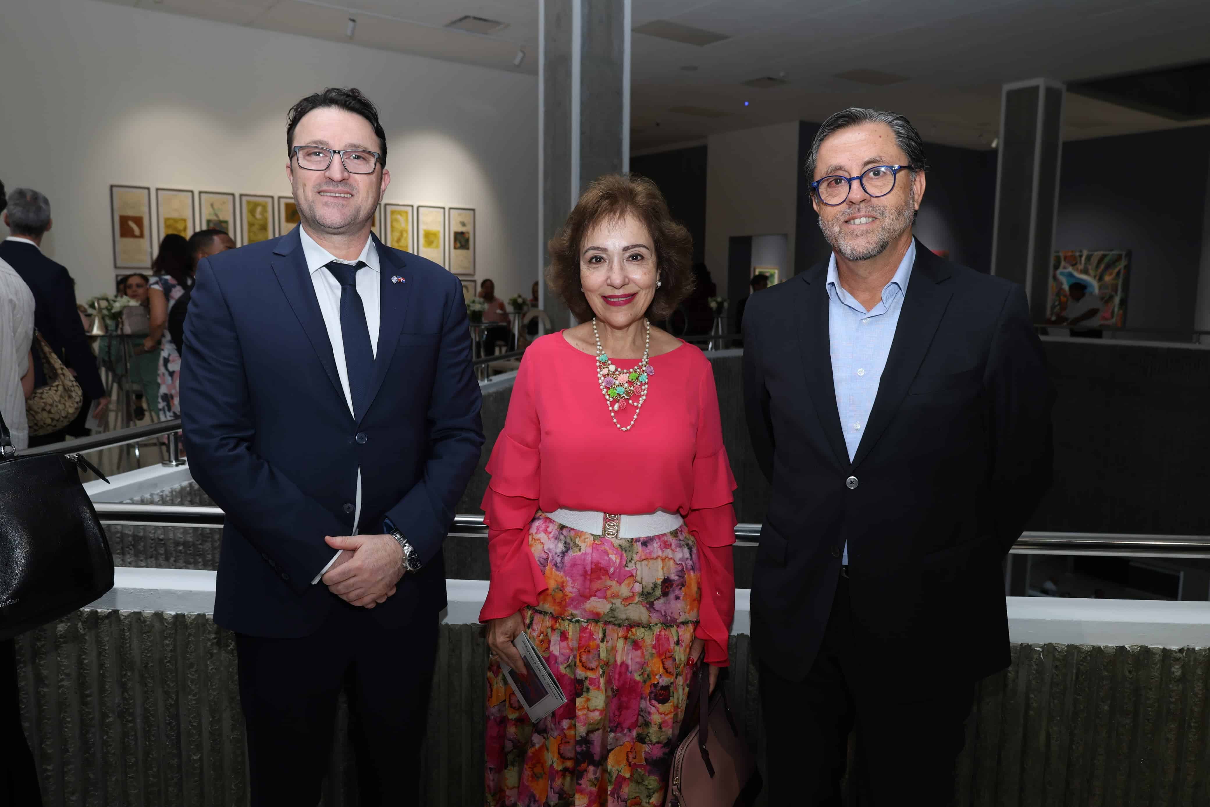 Raslan Abu Rukum, Rosa María Nadal e Iván Favereaux.
