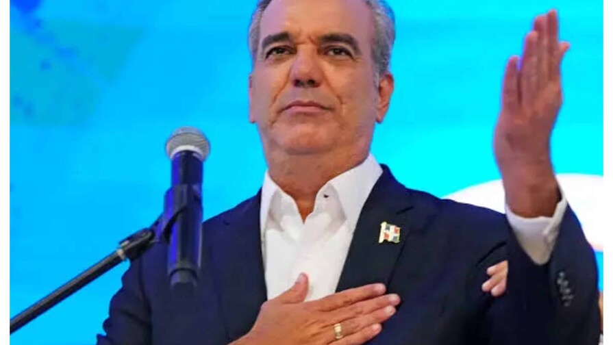 Presidente Luis Abinader dona más de RD$5.3 millones de su salario de 2025 Presidente Luis Abinader dona más de RD$5.3 millones de su salario de 2025