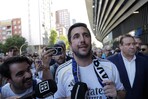 Riquelme entrega la documentación para ser candidato a presidir el Real Madrid