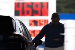 El verano comienza en EE. UU. lastrado por el alza de la gasolina debido a la guerra en Irán