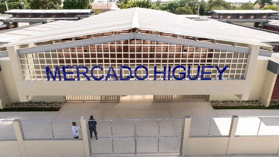 A más de tres meses de su inauguración, el nuevo mercado de Higüey aún no entra en funcionamiento