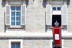 El Vaticano confirma la excomunión de seis obispos tradicionalistas