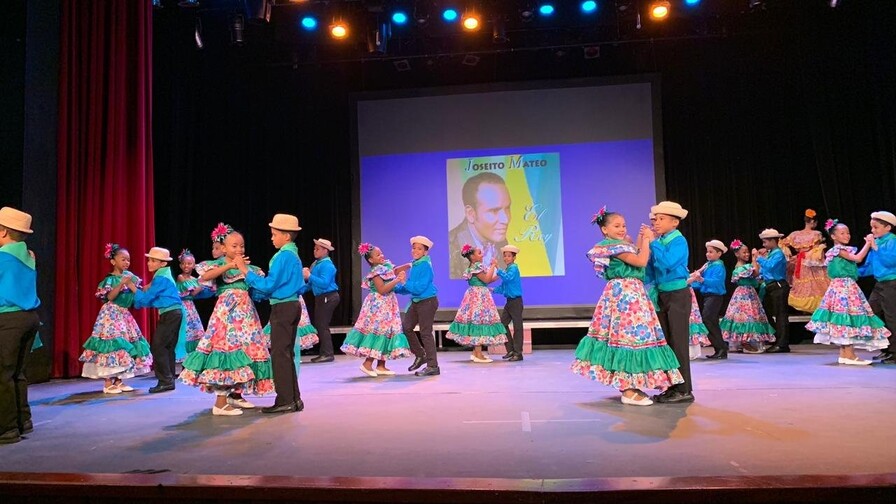 Josefina Miniño pide al presidente integrar el folclor en la Semana del Merengue