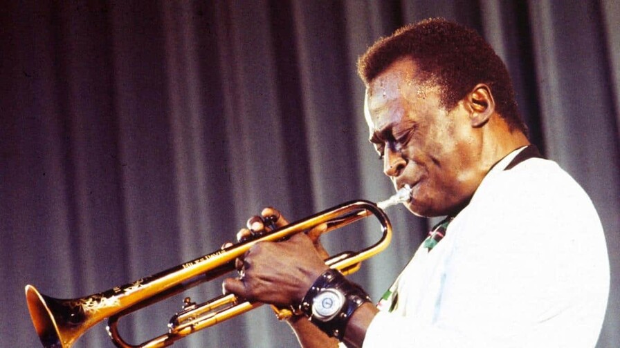 EEUU celebra los cien años del nacimiento de Miles Davis, el músico que redefinió el jazz