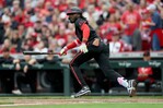 VIDEO | Elly de la Cruz se va de 5-3 con dos empujadas, Rojos anotan 10  por segundo juego seguido