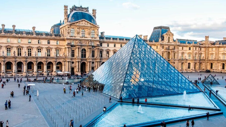 El robo del museo del Louvre en París será llevado a la pantalla