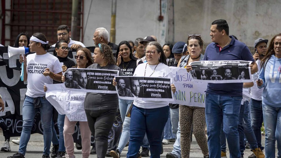 Familias exigen a Delcy Rodríguez liberar a presas políticas en protesta frente a cárcel