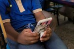 ¿Cuándo entrarán en vigencia nuevas normas sobre uso de celulares en escuelas y colegios?