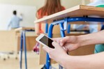 Uso de celulares durante recreos quedará bajo decisión de cada centro educativo en nivel secundario